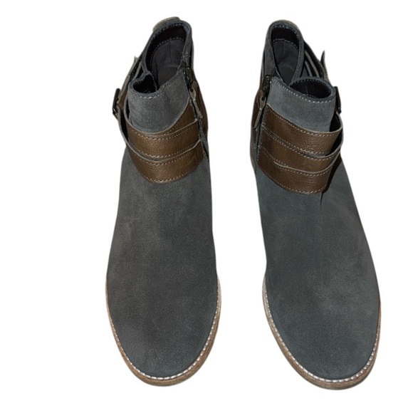Clarks NWOT Dark Grey Suede Booties - Picture 2 of 6